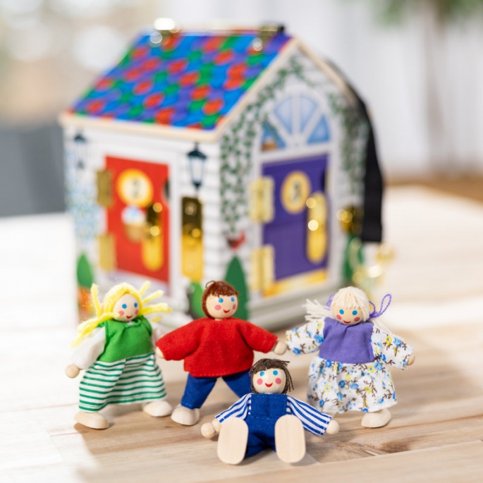 Melissa & Doug dřevěný domeček se zvonky a zámky