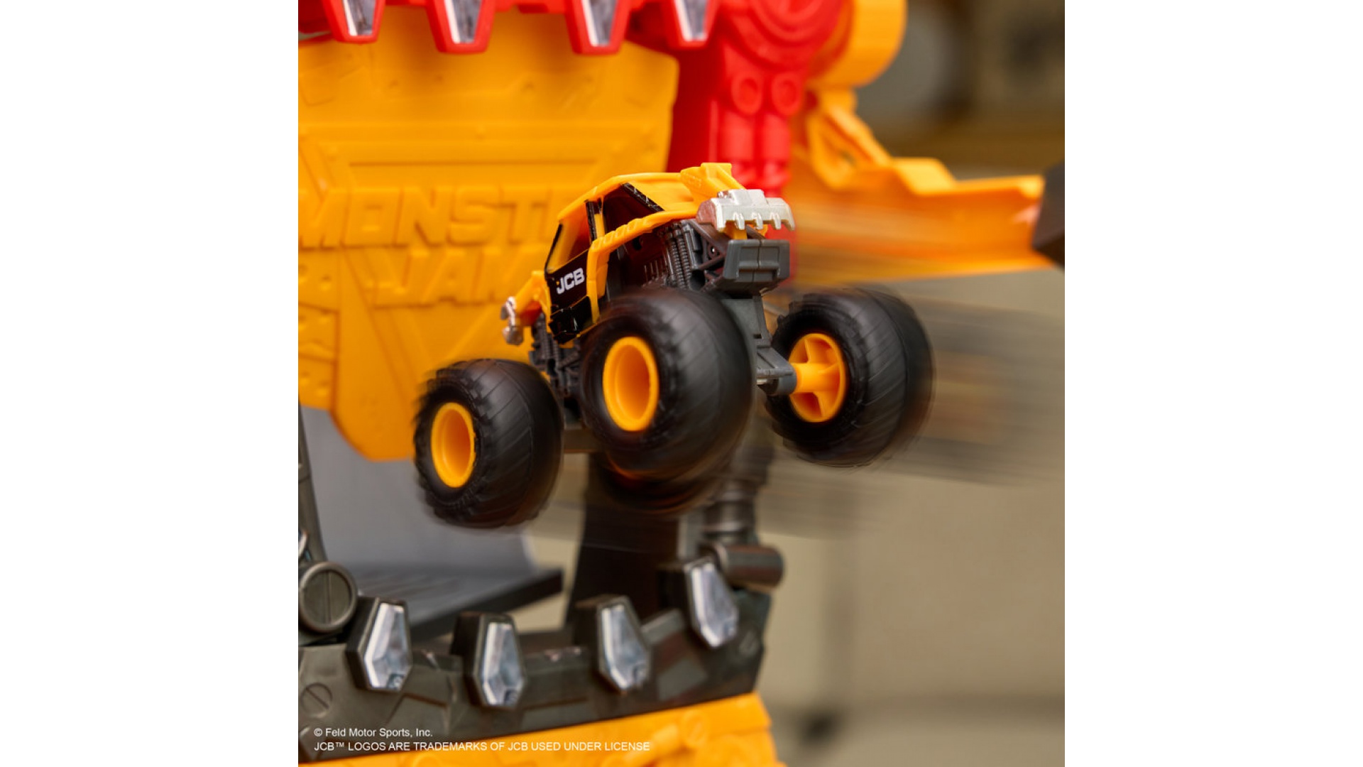 Monster Jam SmashBot herný set s Monster Truckom 1:64