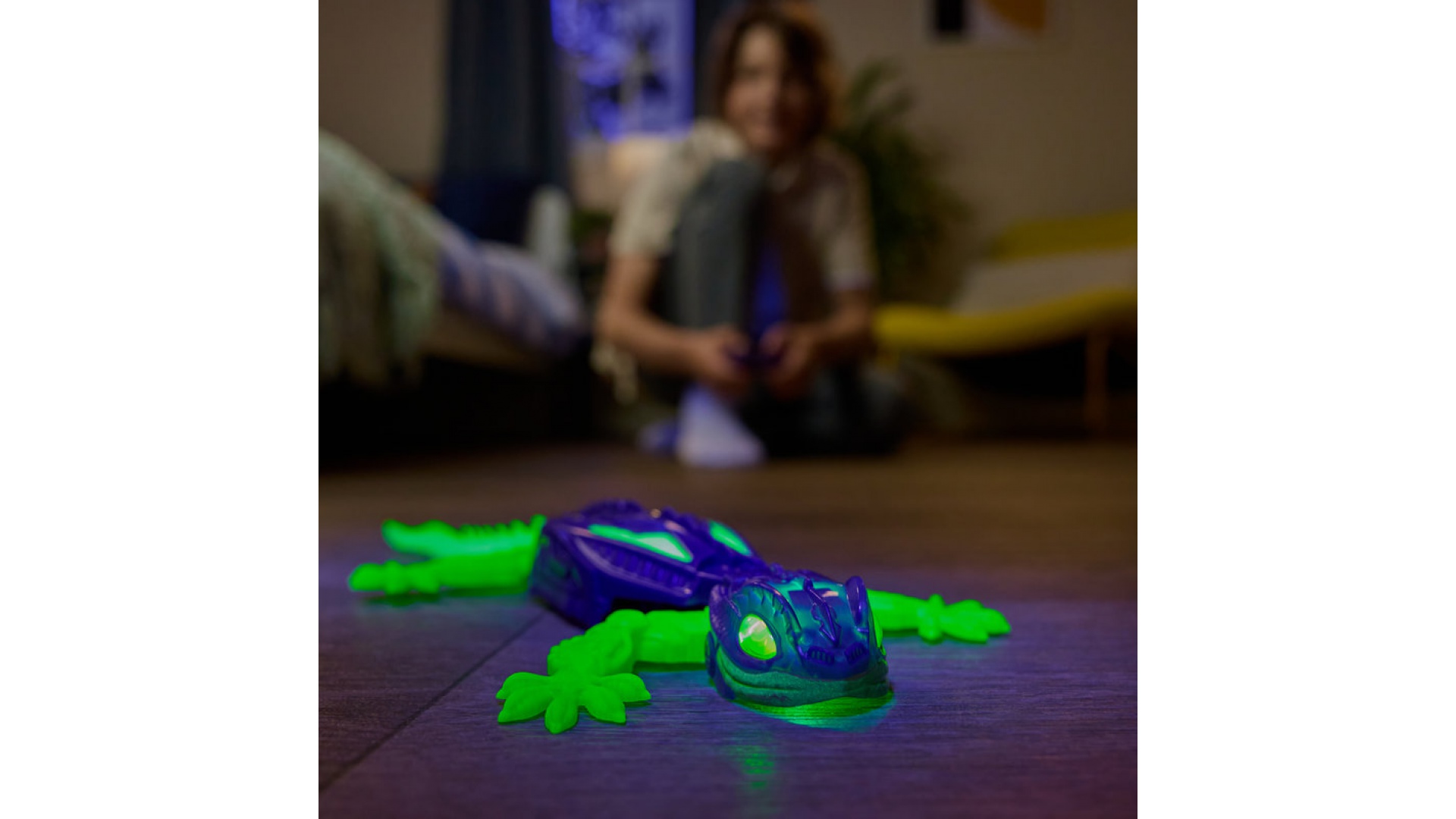 Hex Bots RC fosforeskujúci Geckon lezúci po stenách