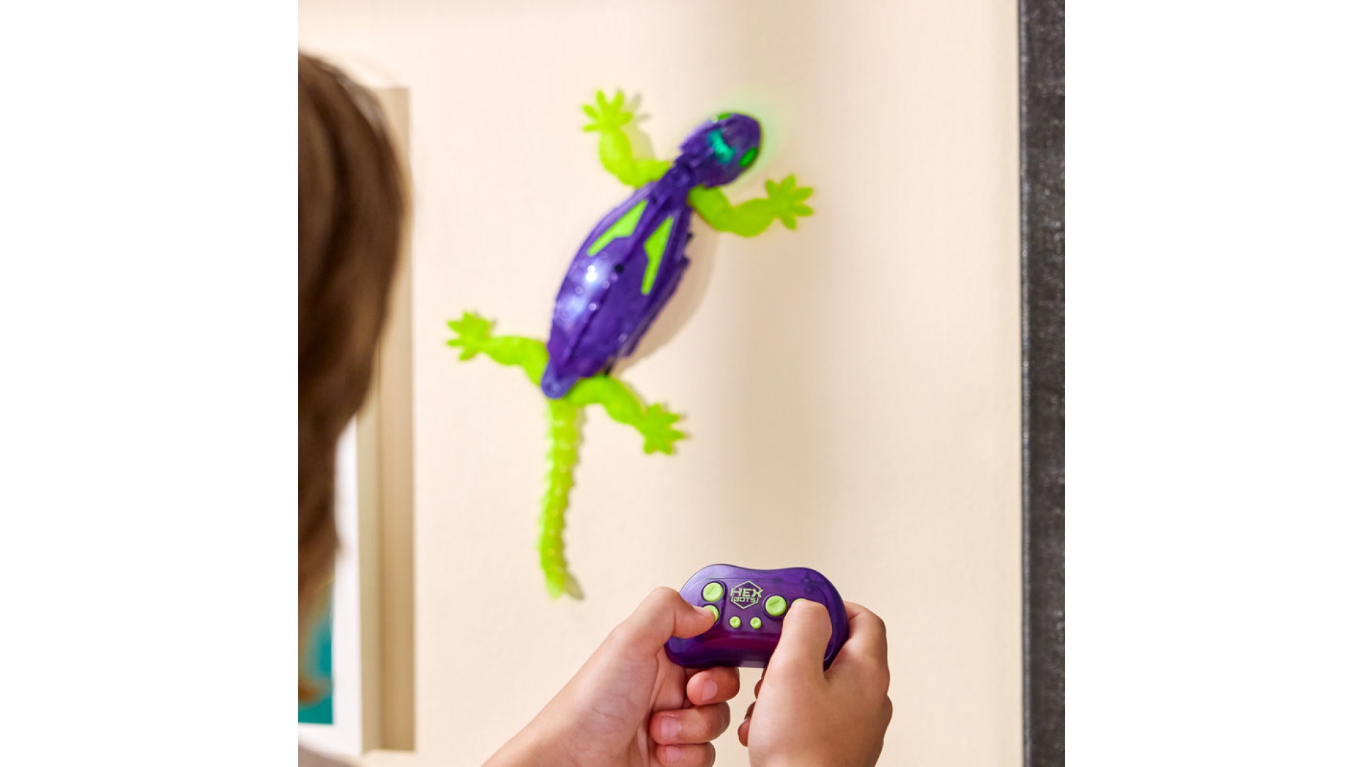 Hex Bots RC fosforeskujúci Geckon lezúci po stenách