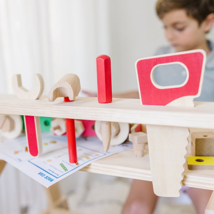 Melissa & Doug banco da lavoro in legno con 55 pezzi da costruzione