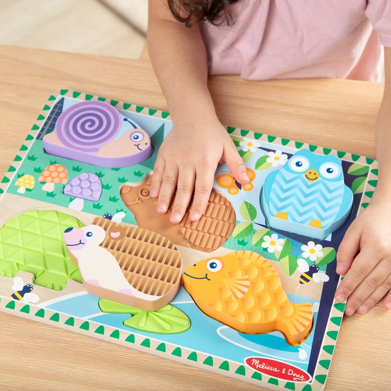 Melissa & Doug hölzerne Puzzle mit Tieren und deren fühlbarer Spur