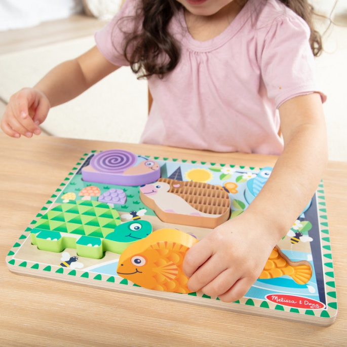 Melissa & Doug hölzerne Puzzle mit Tieren und deren fühlbarer Spur