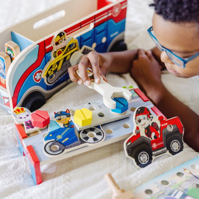 Melissa & Doug Lesene zložljivo reševalno vozilo Tačke na patrulji