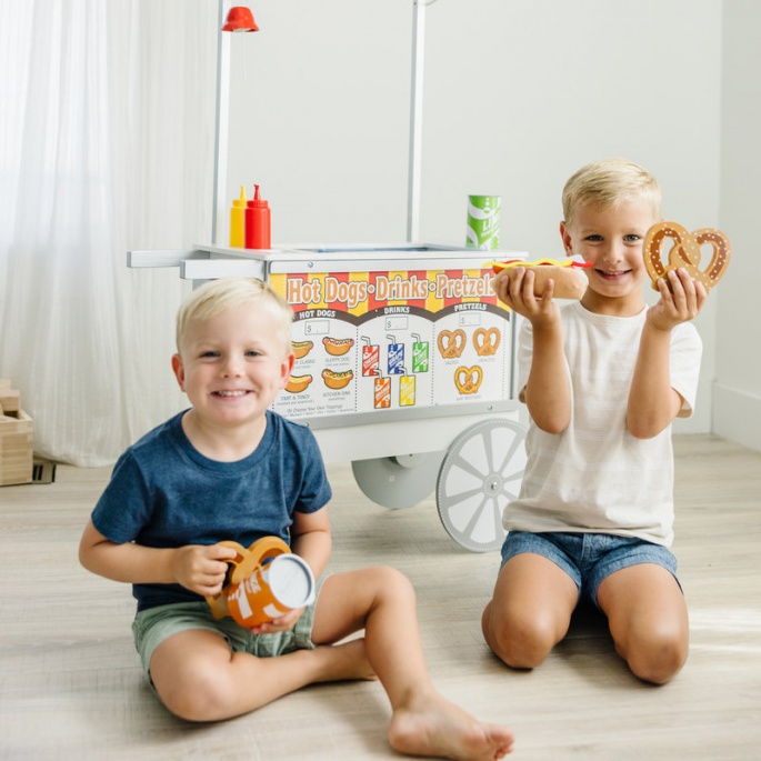 Melissa & Doug Lesene prodajni voziček s prigrizki in sladoledom