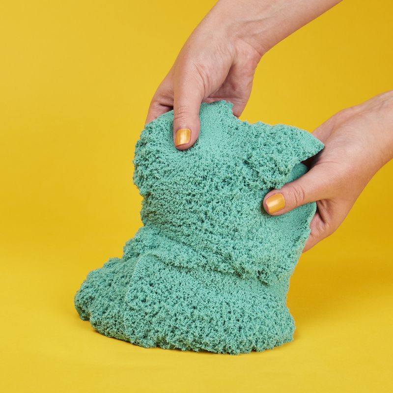 Kinetic Sand förpackning av glittrande blågrön sand 0,9 kg