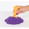 Kinetic Sand låda med flytande sand och underlägg lila