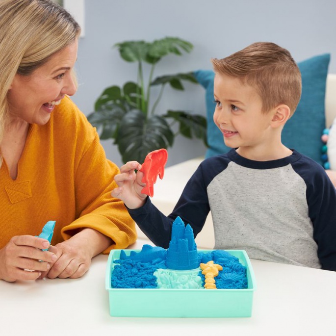 Kinetic Sand låda med underlag blå