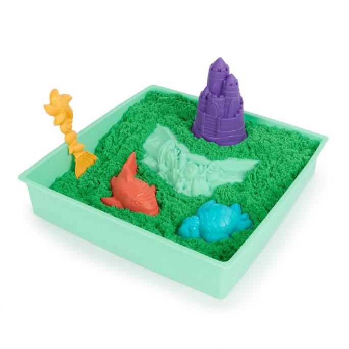 Kinetic Sand låda med flytande sand och grön underlägg