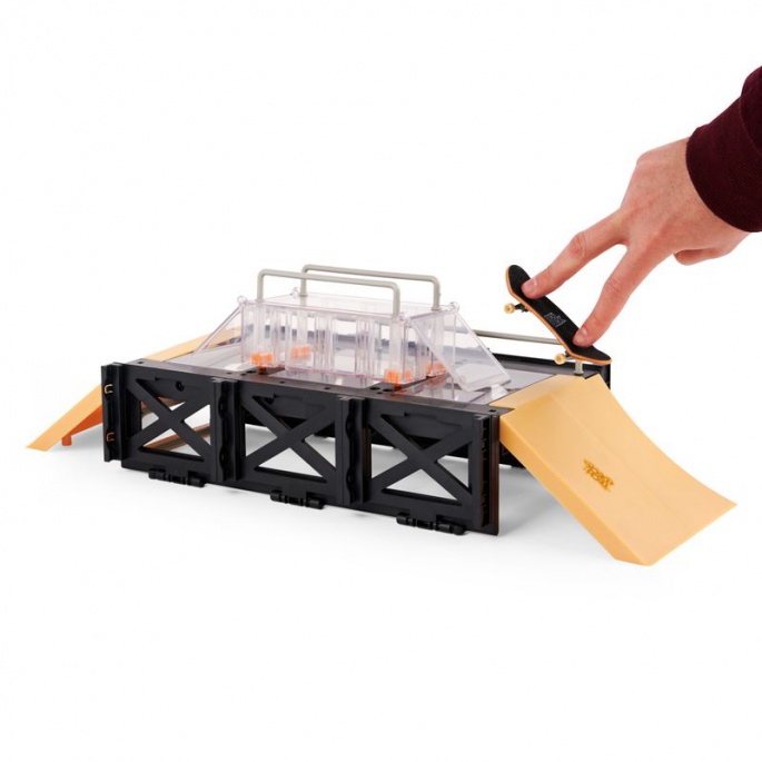 Tech Deck vitrinskåp och scen