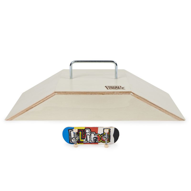 Tech Deck dřevěná rampa s fingerboardem