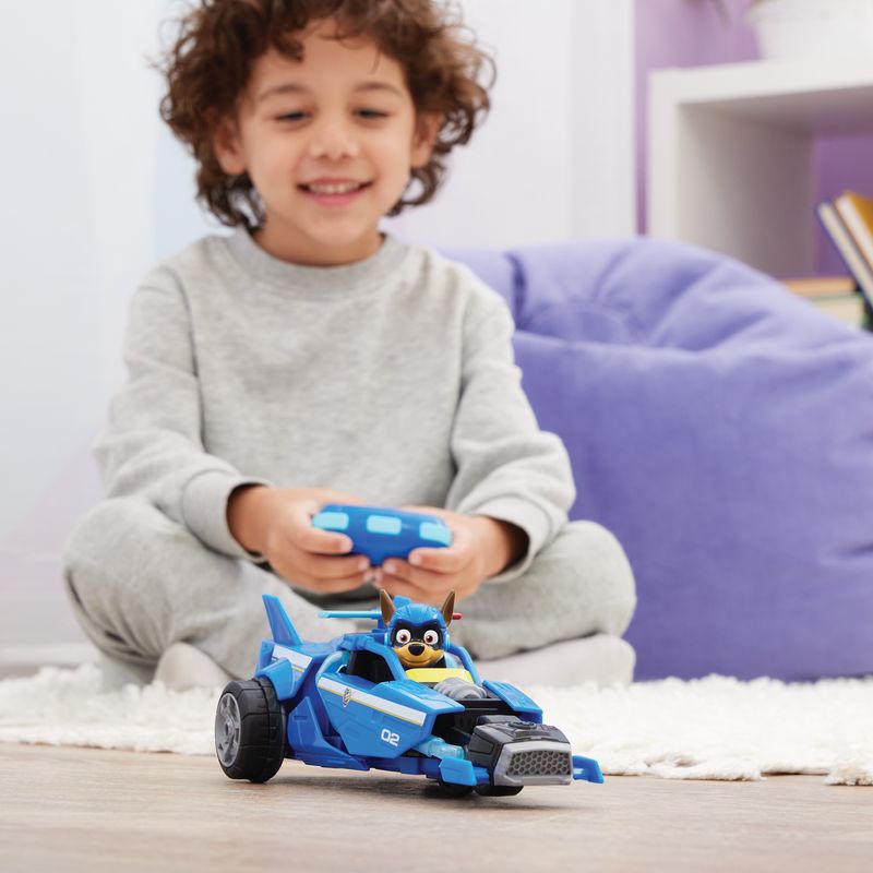 Tlapková patrola ve velkofilmu auto s figurkou Chase na dálkové ovládání