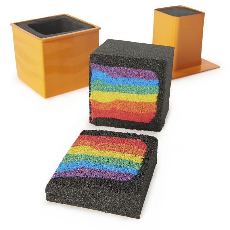 Akce 1+1 Kinetic Sand kreativní dílna + Kinetic Sand kelímky modrého tekutého písku navíc