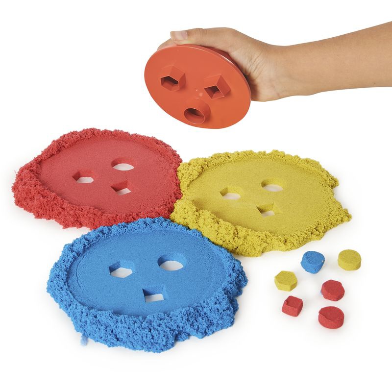 Akce 1+1 Kinetic Sand kreativní dílna + Kinetic Sand kelímky modrého tekutého písku navíc