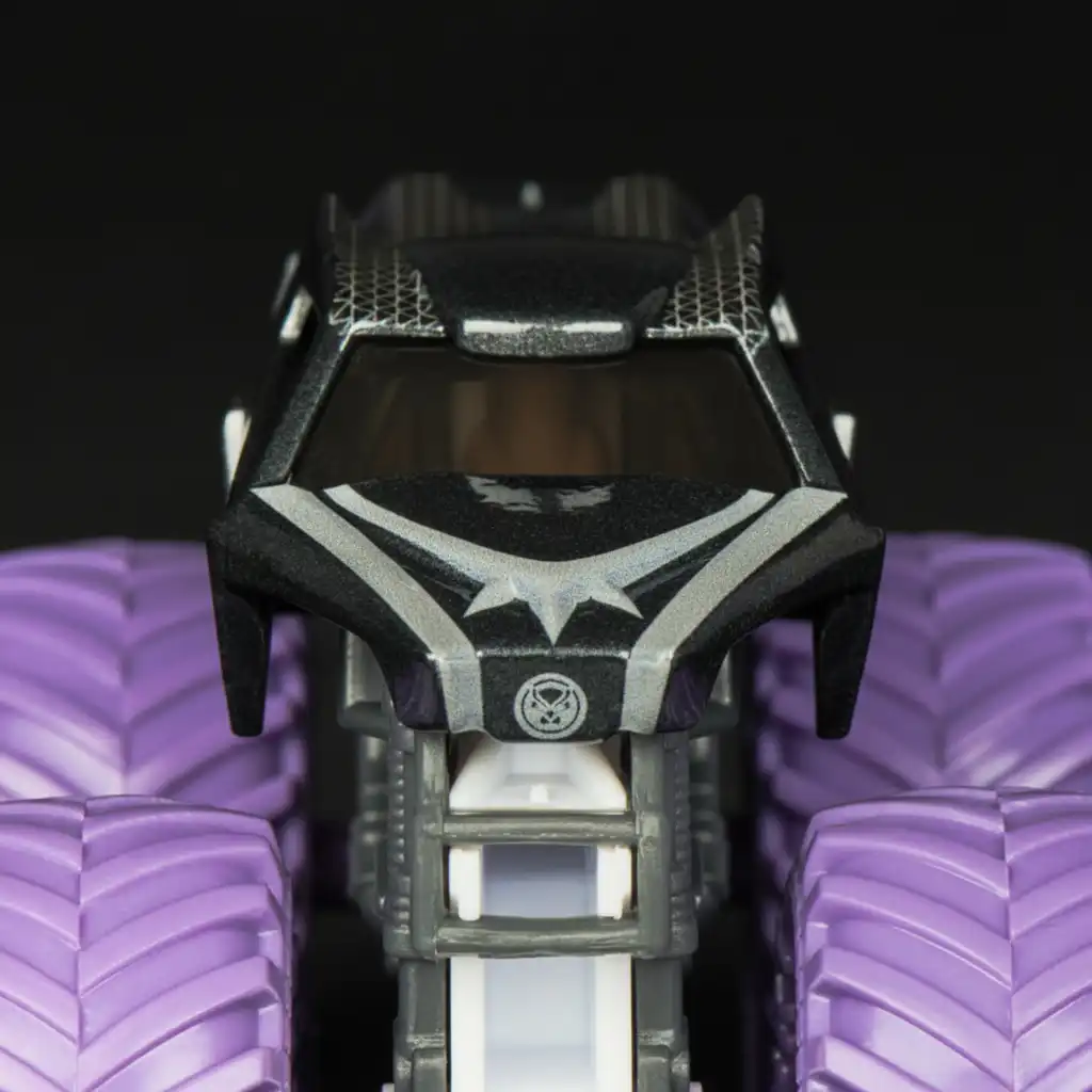 Budite kreativni i napravite svoju vlastitu Monster Jam stazu.