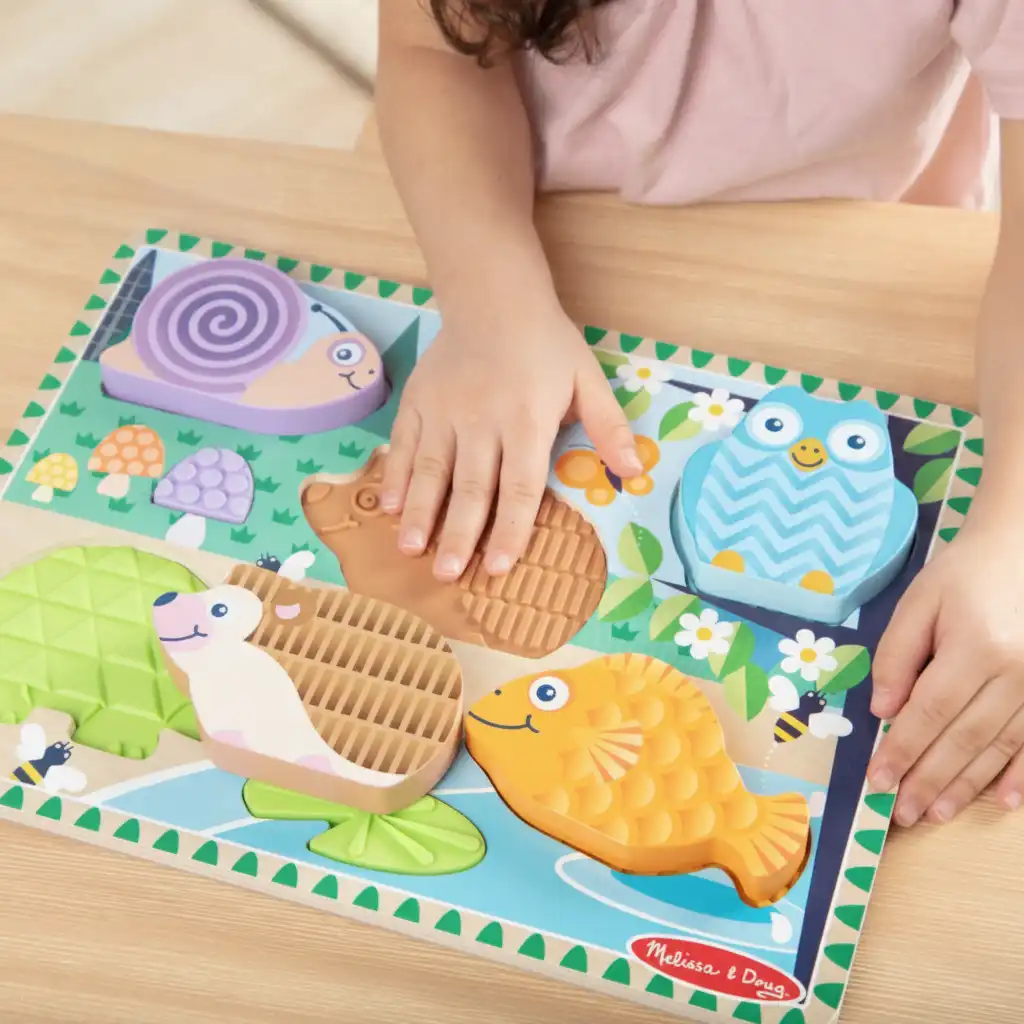 Razvoj fine Motor zahvaljujući lako hvataljivim dijelovima.